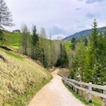 Sanft zieht sich der Tru do l’ega die Gader entlang