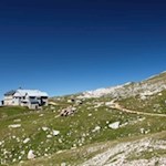 Auf dem Schlern lädt das Schlernhaus zur Einkehr