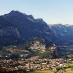 Die mächtige Burg Arco wacht über die gleichnamige Stadt und das Sarcatal