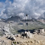 Das-formschöne-Gipfelkreuz-der-Lavarella