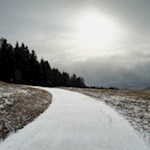 Zunächst folgt man dem sanft absteigenden Wanderweg Nr. 15