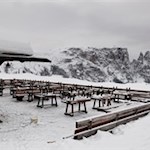 Die Panoramaterrasse der Laurinhütte kurz vor Saisonsbeginn
