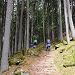 Auf dem Poststeig tummeln sich Wanderer aller Altersklassen