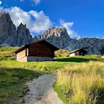 Attraverso i dolci prati di montagna fino alla baita Jimmy