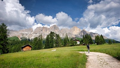 Mit Blick auf den Rosengarten zurück zur Frommer Alm