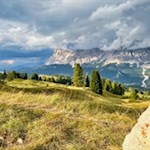 The hike to Pralongia moutain hut opens picturesque views