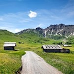 Durch die idyllischen Wiesen der Seiser Alm zur Sattler Schwaige
