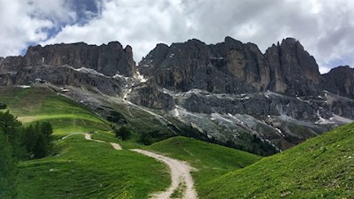 Vor der Kulisse des Rosengarten zur Kölner Hütte
