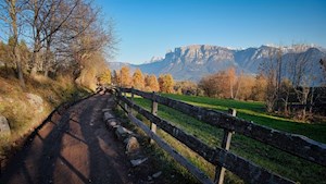 Blick-auf-den-Schlern-die-Hammerwand-und-den-Tschafon