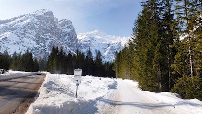 Hinter dem Gasthaus Brückele zweigt der Winterwanderweg ab