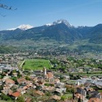 Blick auf Meran und seinen Pferderennplatz