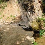 Am Partschinser Waalweg laden Bänke zum Genießen und Verweilen ein