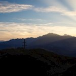 Die untergehende Herbstsonne taucht die Natur in ein berückendes Licht