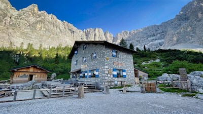 Rifugio Vandelli mountain hut
