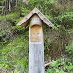 Kreuzwegstationen säumen den Rückweg nach Maria Weißenstein