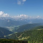 Bereits unterhalb des Gipfels erschließen sich weitreichende Ausblicke