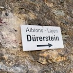 Hinter der Unterführung zweigt rechts der Weg zum Dürerstein ab