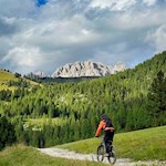Auch Mountainbiker sind in den Grödner Dolomiten anzutreffen