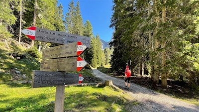 On hiking trail no. 6 in the direction of forcella San Zenon wind gap