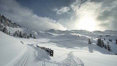Der Panoramaweg führt durch eine bezaubernde Winterlandschaft