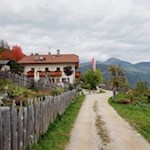 Unterwegs lädt der Erschbamerhof zur Einkehr