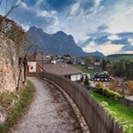 Der Spazierweg um den Kofel eröffnet malerische Ausblicke