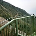 Die-Metalltreppen-führen-sicher-über-die-steilen-Felswände