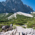 Hinter der Talschlusshütte führt der Weg in Richtung Drei Zinnen Hütte oder Zsigmondyhütte weiter