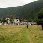 Auf dem Weg ins Valser Dorfzentrum