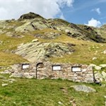 Die Überreste der Meraner Hütte unterhalb des Grünsees