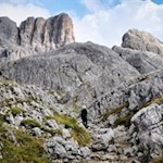 Con l'Averau alle spalle si ritorna al Passo Falzarego