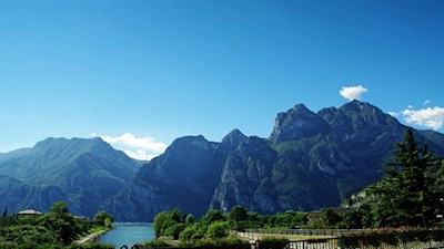 Bei Torbole mündet der Fluss Sarca in den Gardasee