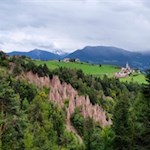 Erdpyramiden-am-Finsterbach-in-Ritten