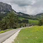 Von St. Leonhard folgt man zunächst einer asphaltierten Straße