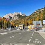 L'escursione al rifugio Auronzo inizia al casello delle Tre Cime di Lavaredo.