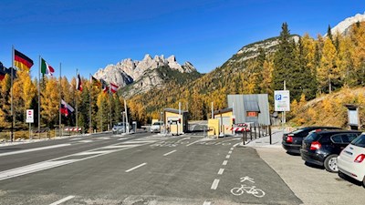 The hike to the rifugio Auronzo mountain hut begins at the tollbooth to the Tre Cime di Lavaredo
