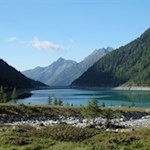 Am Nordufer des Neves-Stausees