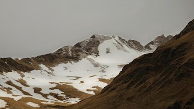 Blick auf die noch schneebedeckte Pfunderer Bergwelt