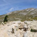 Durch felsiges, aber gut begehbares Gelände auf den Dürrenstein