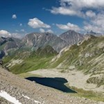 Der blaugrün schimmernde Eisbruggsee