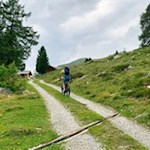 Auch Mountainbiker zieht es zur Weizgruberalm