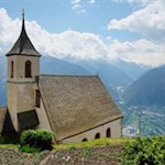 Die-Kirche-St-Martin-im-Kofel-wurde-über-einer-kleinen-Felshöhle-mit-dem-Bildnis-des-heiligen-Martin-errichtet