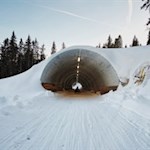 Mit Schwung durch einen Tunnel