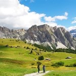 Durch die atemberaubende Dolomitenlandschaft auf die Seceda