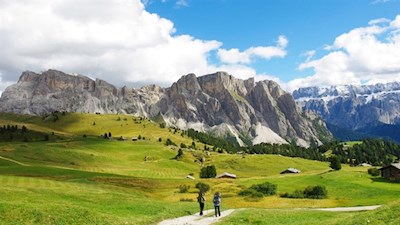 Durch die atemberaubende Dolomitenlandschaft auf die Seceda