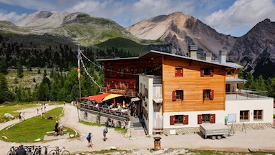 The Fanes mountain hut - a meeting place for hikers and mountain bikers