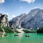 Der Pragser Wildsee liegt am Fuße des Seekofel