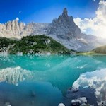 Sorapis-lake-near-rifugio-Vandelli-mountain-hut