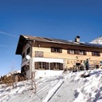 Die-beliebte-Enzianhütte-ist-auch-im-Winter-geöffnet