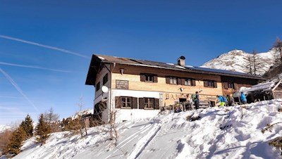 Die beliebte Enzianhütte ist auch im Winter geöffnet